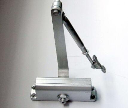  防火門需要幾個閉門器？